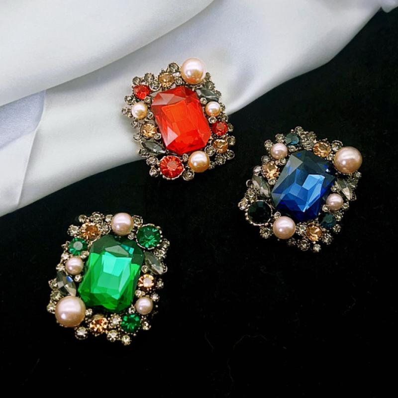 Women Trendy Classic Pearl Square Brooch Pin Luxury Vintage Badges Lady Clothing Decor Jewelry Gift