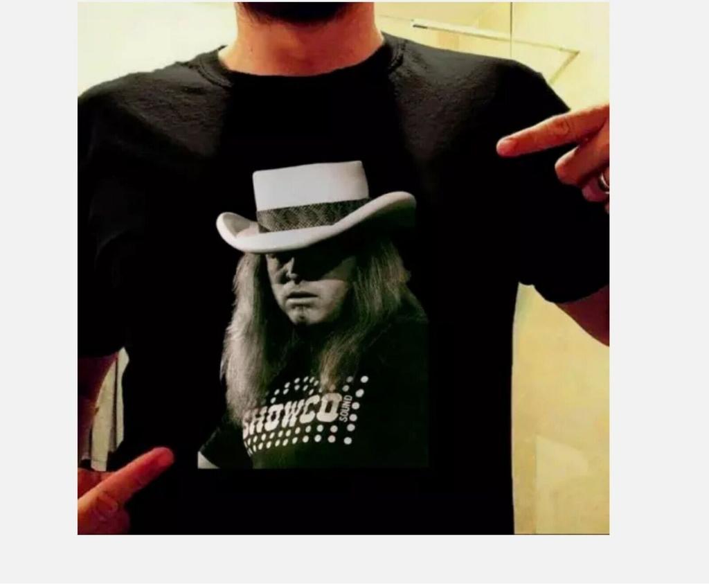 26 Lynyrd Skynyrd Ronnie Van Zant Rock & Roll T Shirt Black Unisex T-Shirt