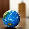 Hobonichi Earth Ball PLAY soccer ball type earth ball. This is a globe where you can see the Eart...