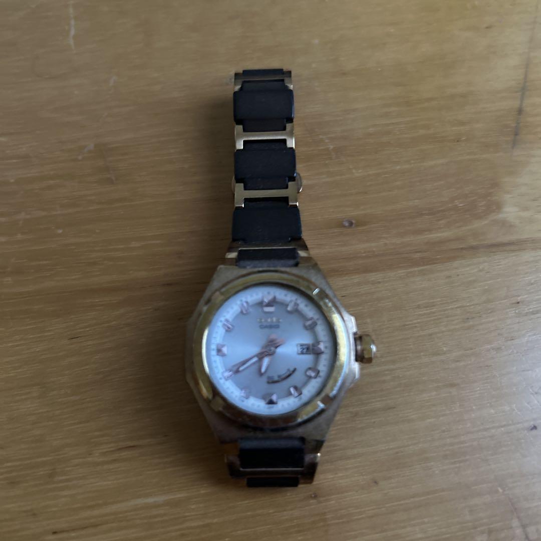 

[USED] Gold and black watch