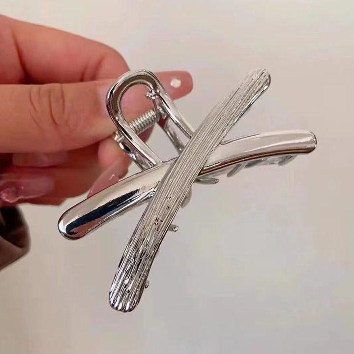 Clips de păr metalic elegant cu formă de rechin: Accesoriu de păr elegant, de înaltă calitate, pentru femei