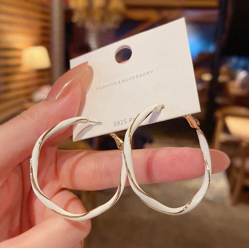 

Серьги-пусеты из серебра 925 пробы в виде спиральных кругов с эмалью - женские серьги-гвоздики в ретро-стиле