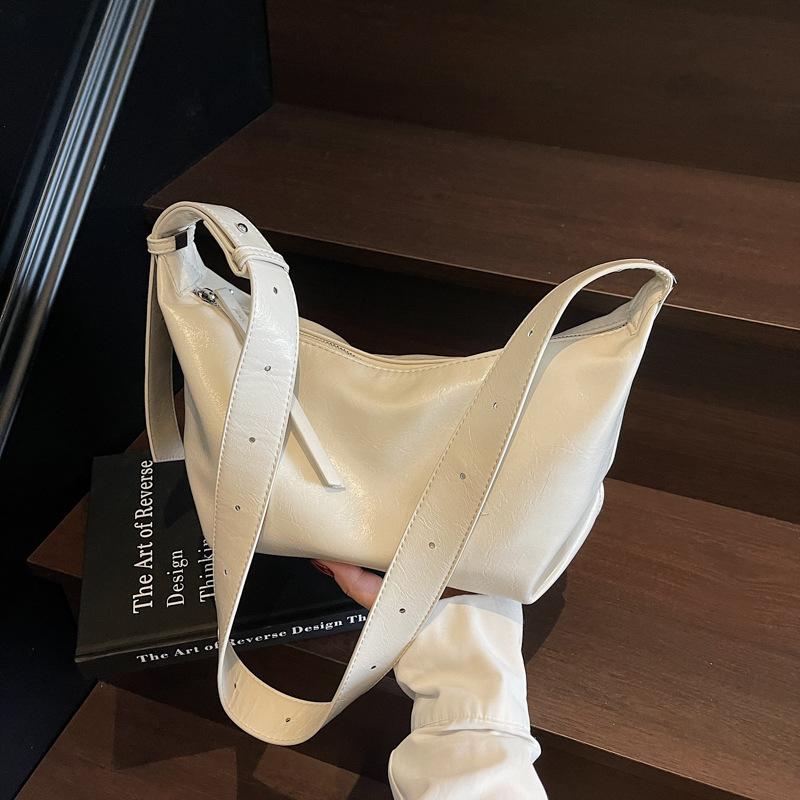 Large-capacity Simple Bag Women's Spring and Summer New Fashion Shoulder Messenger Bag Commuter Dumpling Bag