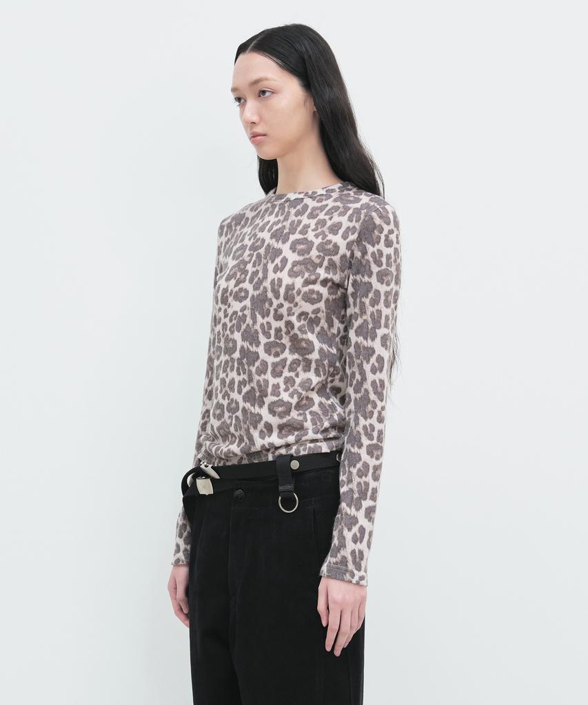 Yunse Long Sleeve Graphic Top (Leopard)