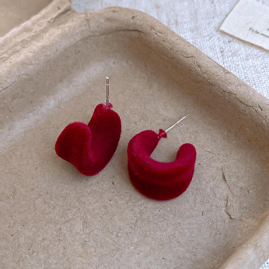 Ретро красные бархатные серьги-гвоздики в форме буквы С простые модные серьги с темпераментом для женщин