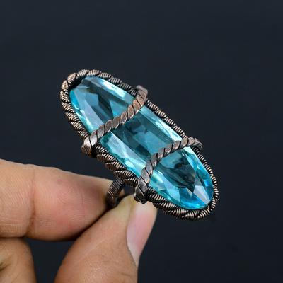 Anillo de joyería hecho a mano envuelto en alambre de cobre de piedras preciosas de topacio azul para regalo de boda