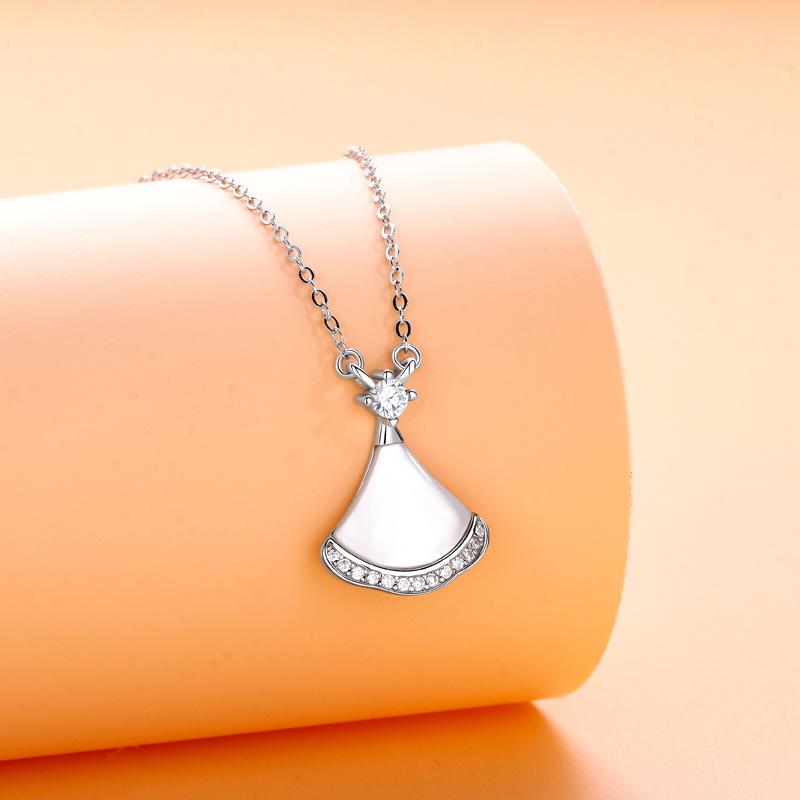 Small Skirt Necklace Women's Fashion Light Luxury Temperament High-grade White Fritillary Fan-shaped Necklace Collarbone Chain Gift