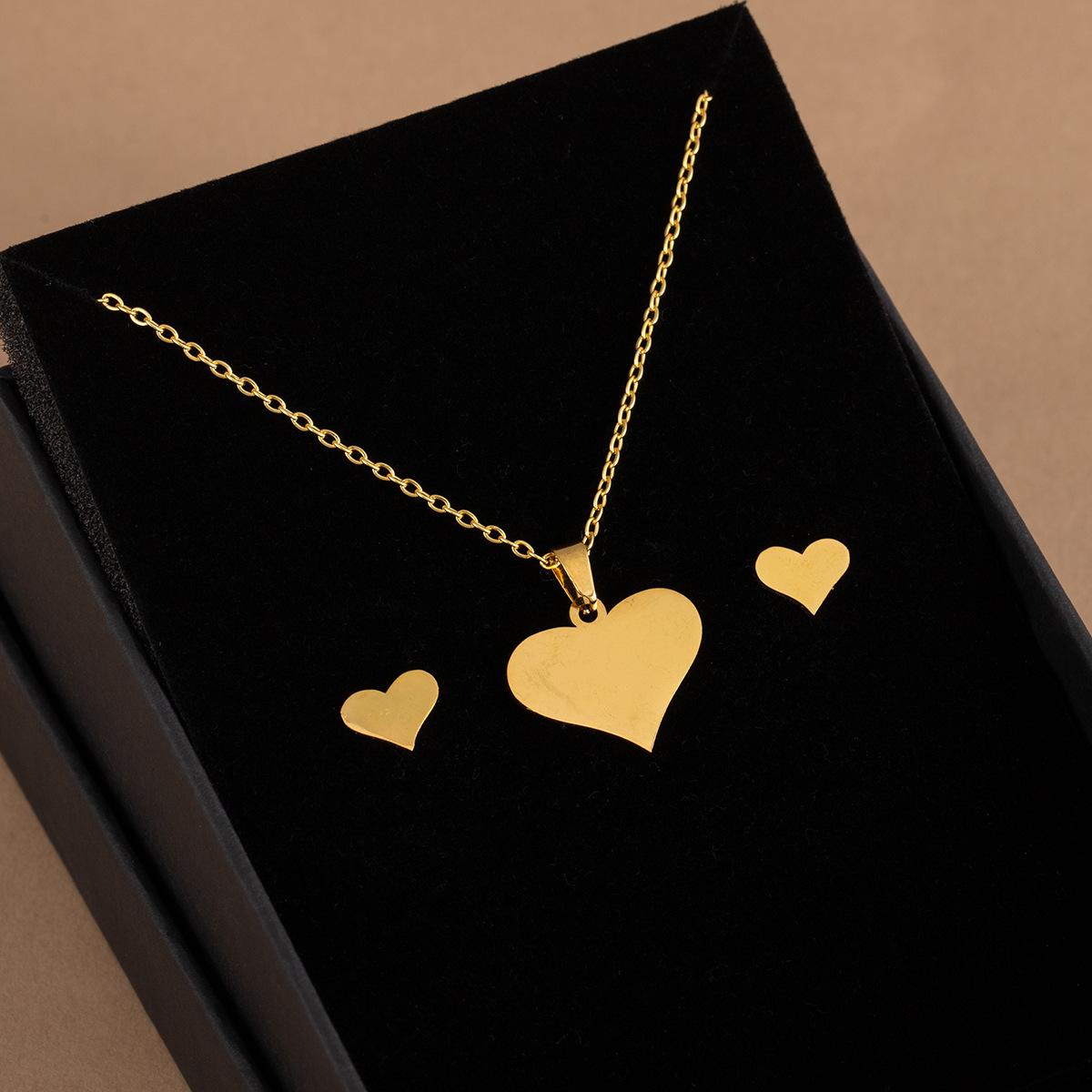 

Stainless Steel Hollow Love Necklace Set Female Niche Design Sense Gold Pendant Collarbone Chain
