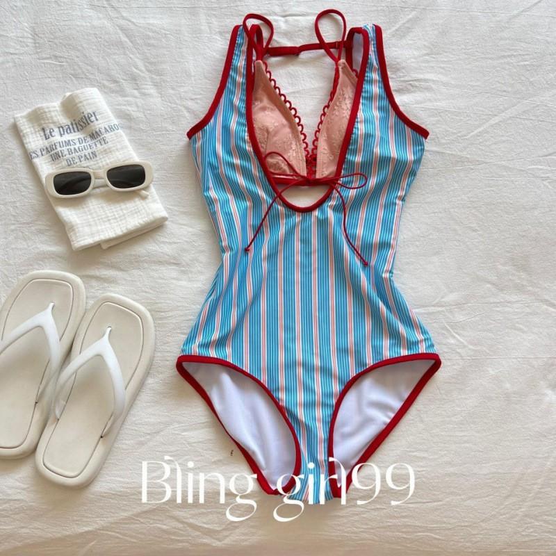 

Japanese Style Fresh Blue Red Striped One-piece Swimsuit Women Pure Conservative Covering Their Skin Slimming Off With A Vacation XL105-120 pounds
