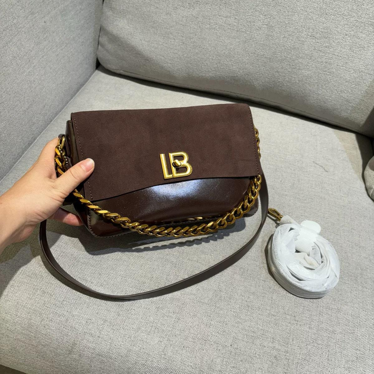 

Трендовая кожаная сумка кроссбоди с замком 2024 года для женщин – популярная у инфлюенсеров сумка через плечо