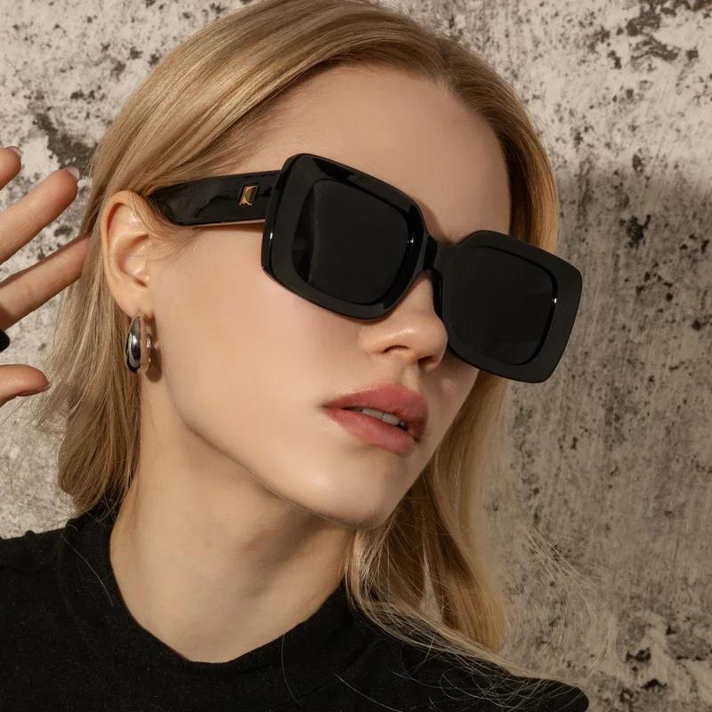 Occhiali da Sole Quadrati Cool Non Polarizzati Semplici Neri alla Moda per Uomo Donna Decorazioni alla Moda