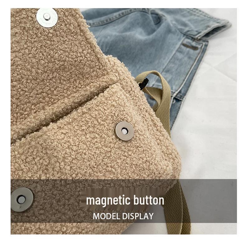 Sac bandoulière en laine d'agneau style coréen - Automne/Hiver 2025 Sac à bandoulière carré tendance de petite taille et de couleur unie