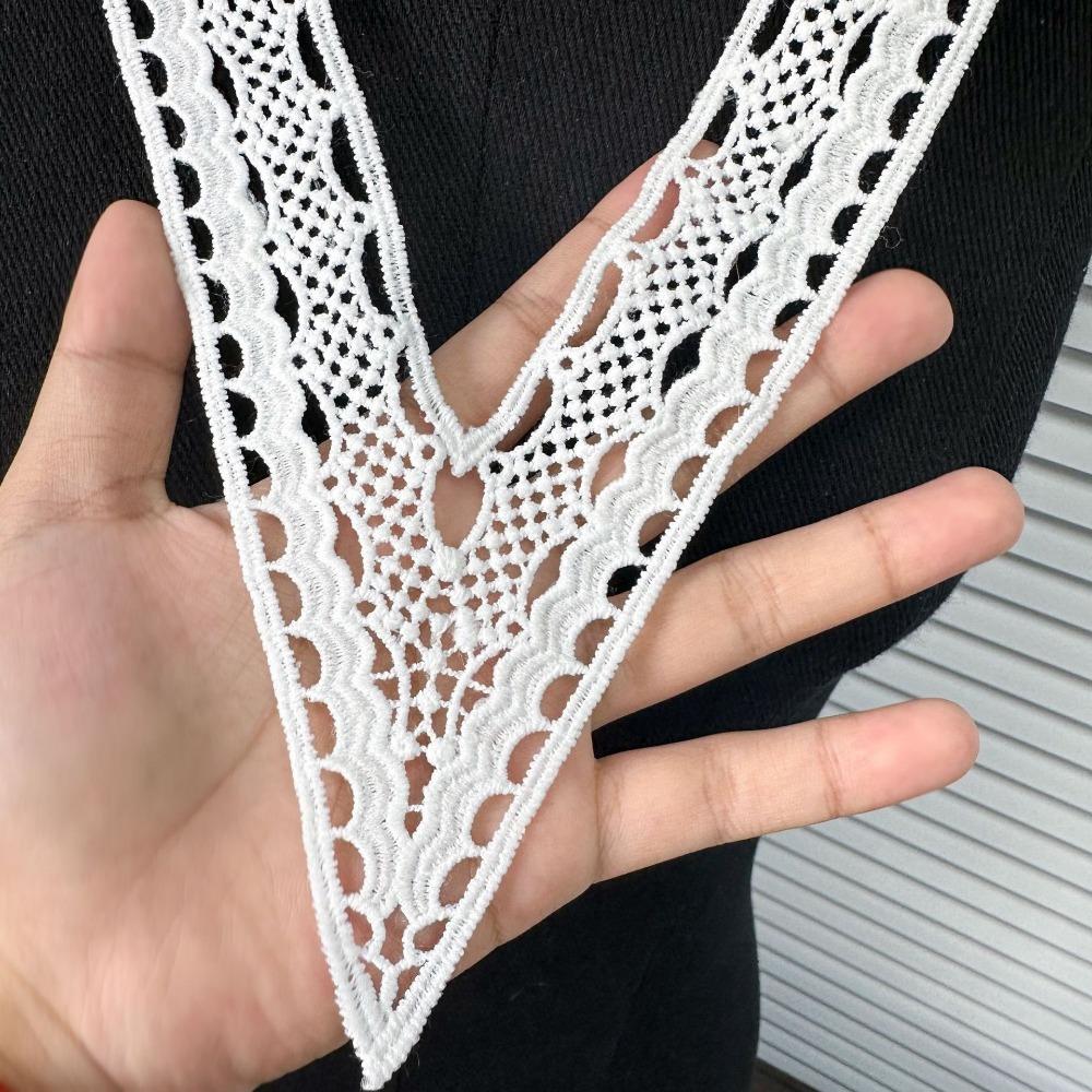 

Платье DIY Декоративное V-образным вырезом Декоративная планка Белая грудь Цветочная кружевная вышитая тканевая нашивка