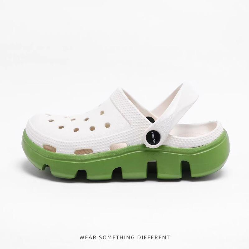 Couple sandals are comfortable and versatile for summer travel, breathable, wear-resistant and non-slip, six-color optional hole shoes