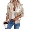 Jaqueta Puffer Curta Dourada Metálica Feminina com Top Branco Sem Mangas e Calça Jeans Azul, Look Casual Glamour
