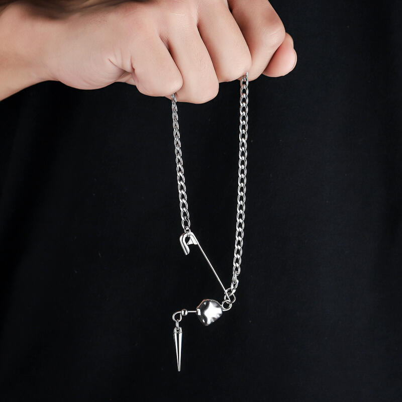 Hiphop Rock Pins Rivet Pendant Necklace for Men Women Gothic Silver Color Cool Choker Necklaces Charm Party Jewelry Accessories