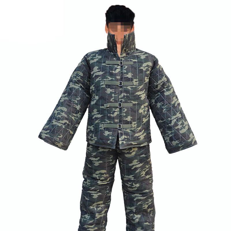 Профессиональный защитный костюм для дрессировки собак