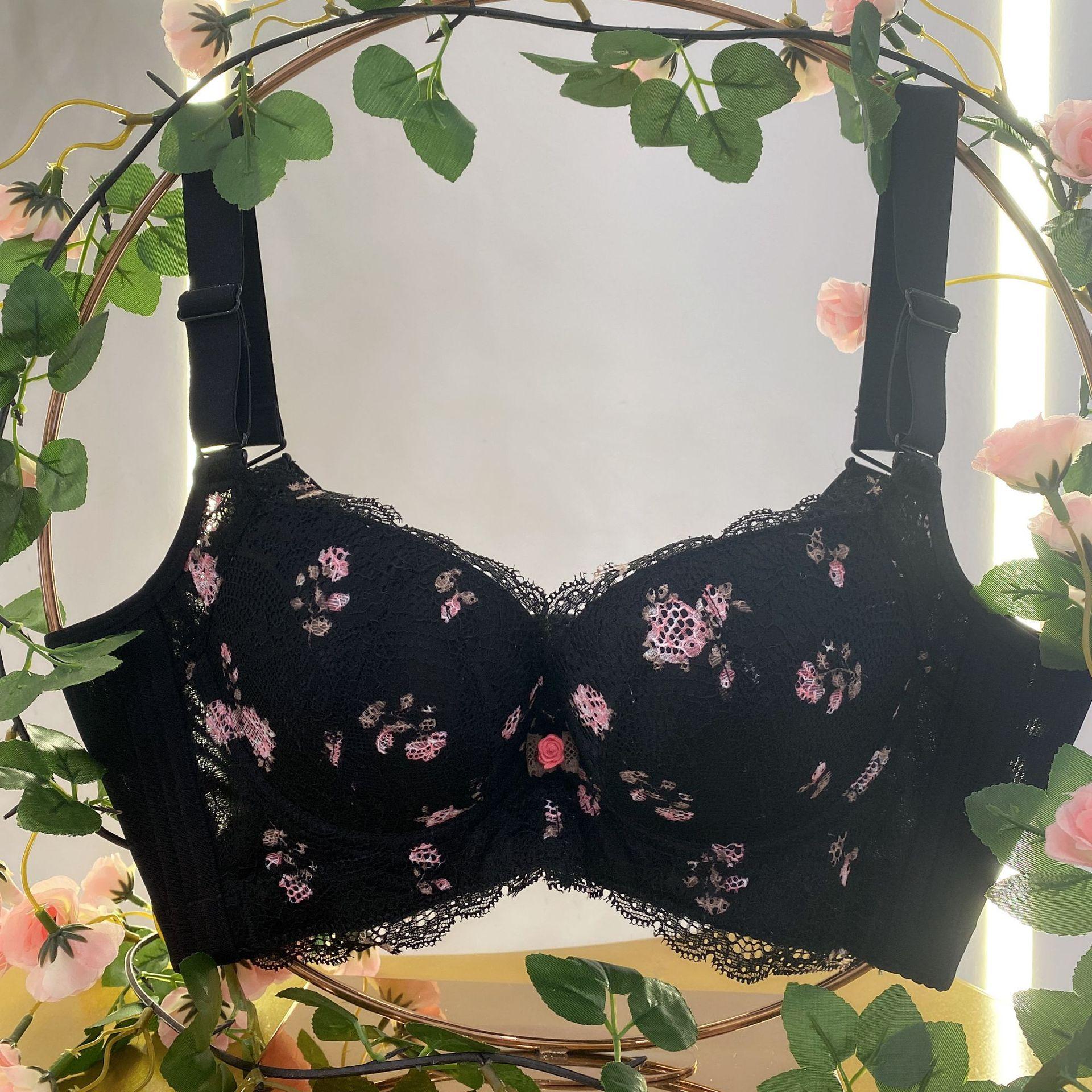 

Женское нижнее белье, тонкая чашка, дышащая и маленькая, верхняя поддержка имеет определенную форму, вторичная грудь закрыта, линия груди улучшена. 70A чёрный