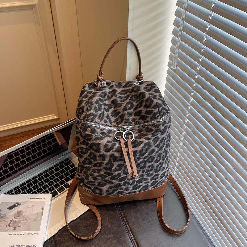 New Retro Leopard Print Large-capacity Shoulder Bag Niche High-end Sense Light and Simple Short-distance Travel Backpack