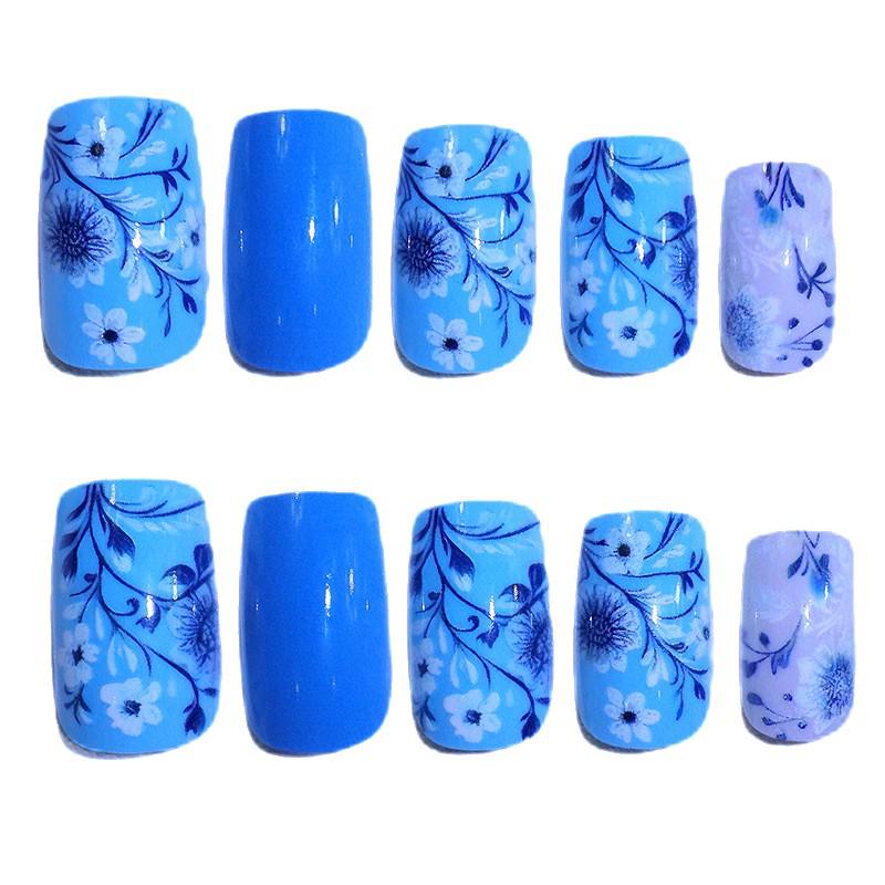 Europejski & Amerykański Zestaw Błękitnych Kwiatowych Końcówek do Paznokci - 24 Średnie Prostokątne Sztuki
