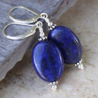 Handgefertigter natürlicher blauer Lapislazuli-Edelstein-Ohrhänger