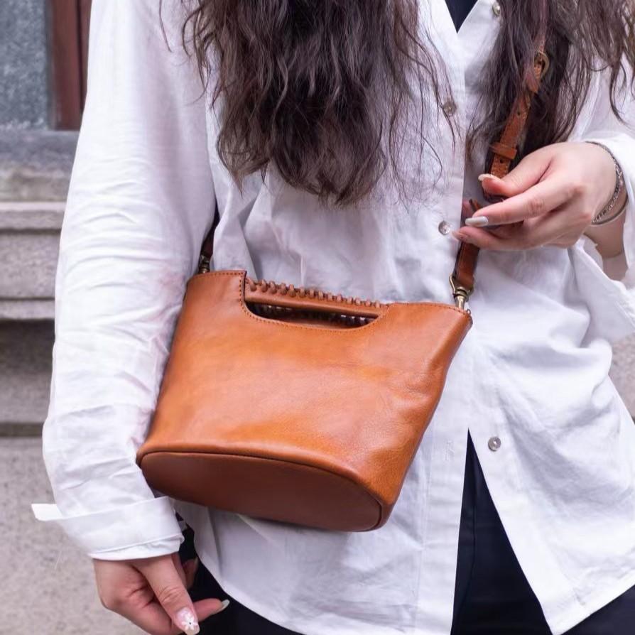 

Womens Top-Grain Cowhide Leather Handbag 2025 New Style High-End Retro Real Leather Tote Bag Single Compartment With Adjustable Hand Strap 20x10x17cm