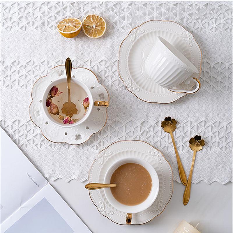 Sada šálku na kávu a podšálku s lžičkou, vysoce kvalitní porcelán, soudní styl, evropský reliéfní hrnek na kávu, šálky na čaj, domácnost, kancelář, párty, nádobí na pití
