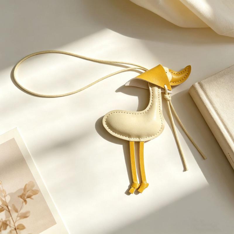 New Creative Scarf Duck Duck Duckling Car Keychain Leather Bag Pendant Pendant Car Keychain Decoration With Cute Keychain
