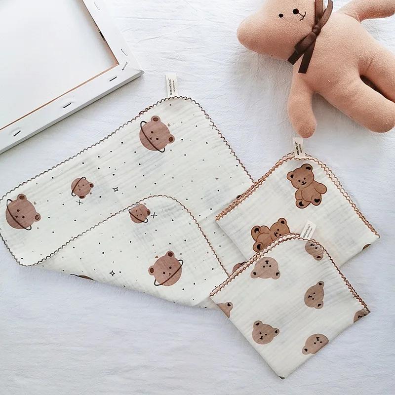 Baumwoll-Baby-Gesichtshandtuch Neugeborene Babyartikel 4-lagiges Musselin-Babylätzchen Taschentuch Weiches Speicheltuch Dreieckiges Füttern Spucktücher