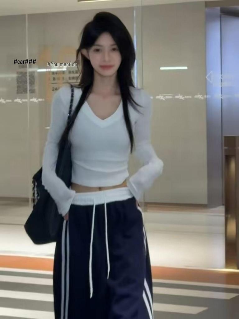 Korean Style Women's White V-Neck Long-Sleeve Slim Fit Cropped Top - Autumn Waist-Cinched Hot Girl Inner Layer Tee