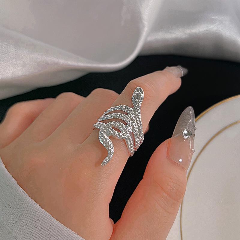 Sterling Silver Floral Ring for Women - High-End Open Joint Design for Autumn/Winter