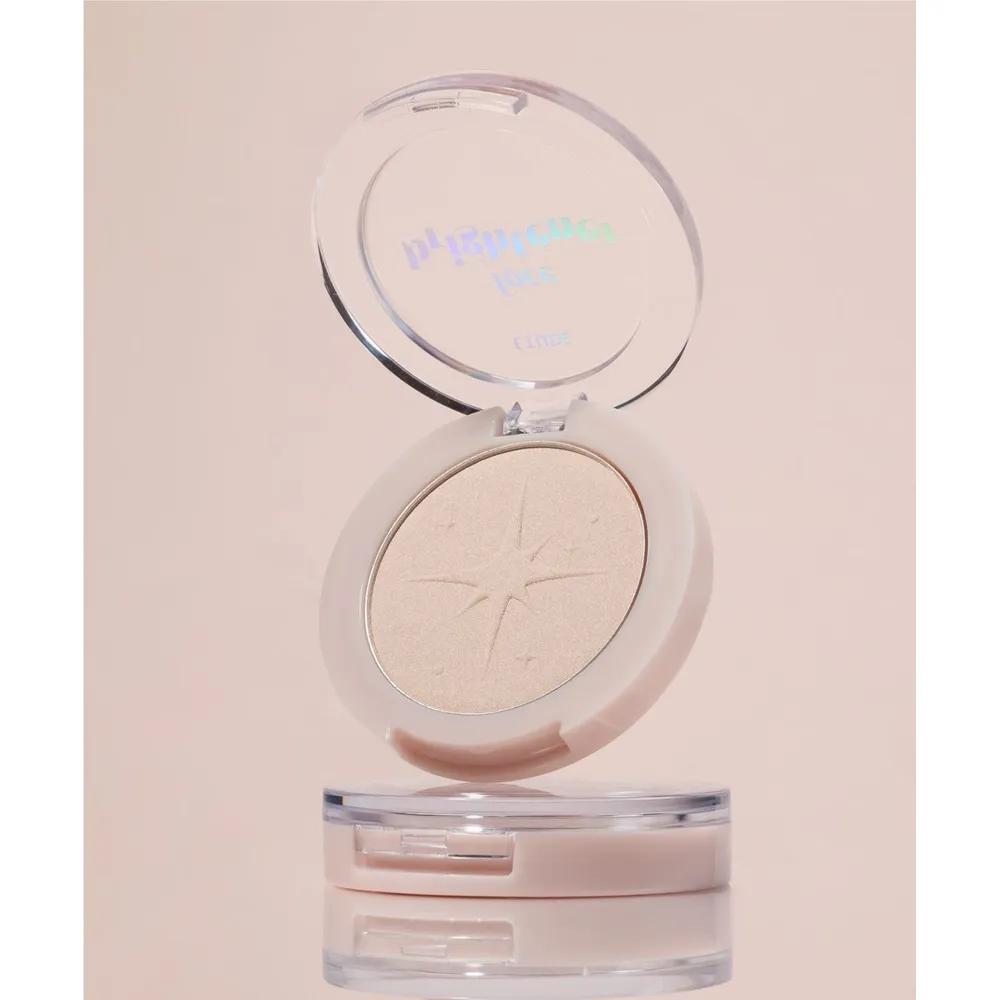 Face Brightener / Highlighter / Shimmering Pearl Powder