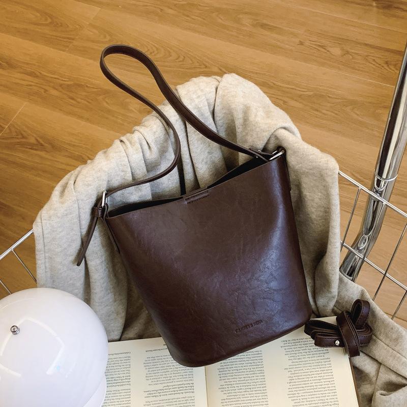 

New bag women s 2024 popular bucket bag autumn and winter versatile retro high-end women s shoulder messenger bag