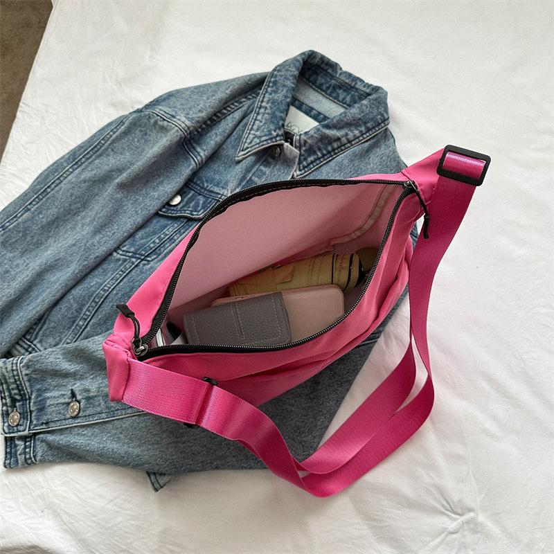 Spring new fashionable versatile solid color messenger bag casual simple dumpling bag street trend large capacity schoolbag