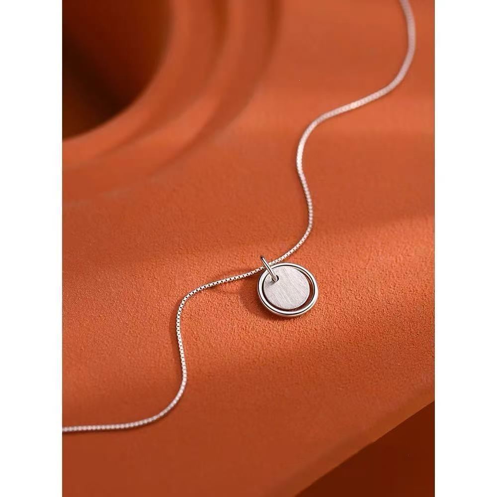 925 Sterling Silver Round Pendant Clavicle Necklace - Niche Design, Women's High-End Style