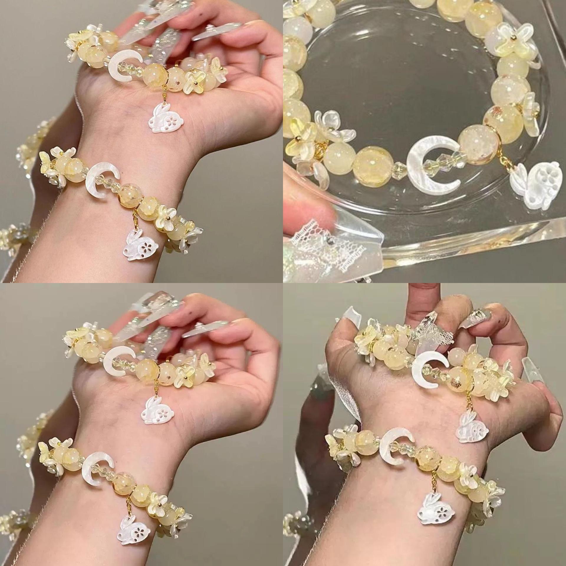 

Female rabbit pendant bead bracelet - a traditional student accessory in Chinese style