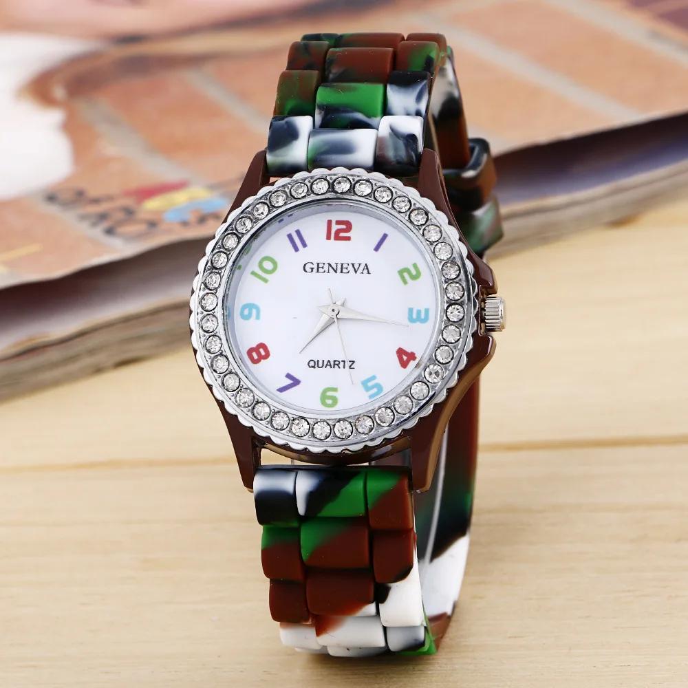 Neue Regenbogenmode Damenuhren Luxus Camouflage Diamant Damen Quarz Uhr Mädchen Silikon Wasserdicht Kleiduhr Weibliche Uhr