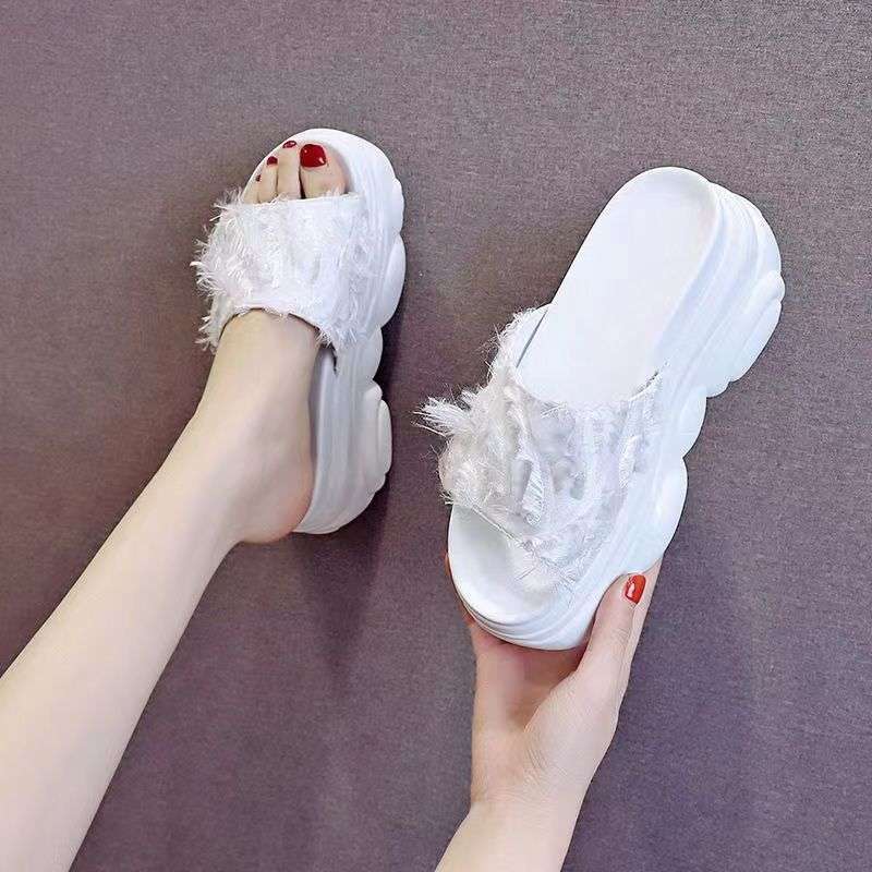 Thick-soled slippers women's summer wear high heels 2025 new versatile fashion muffin wedge heel heel heightening fairy wind cool slippers