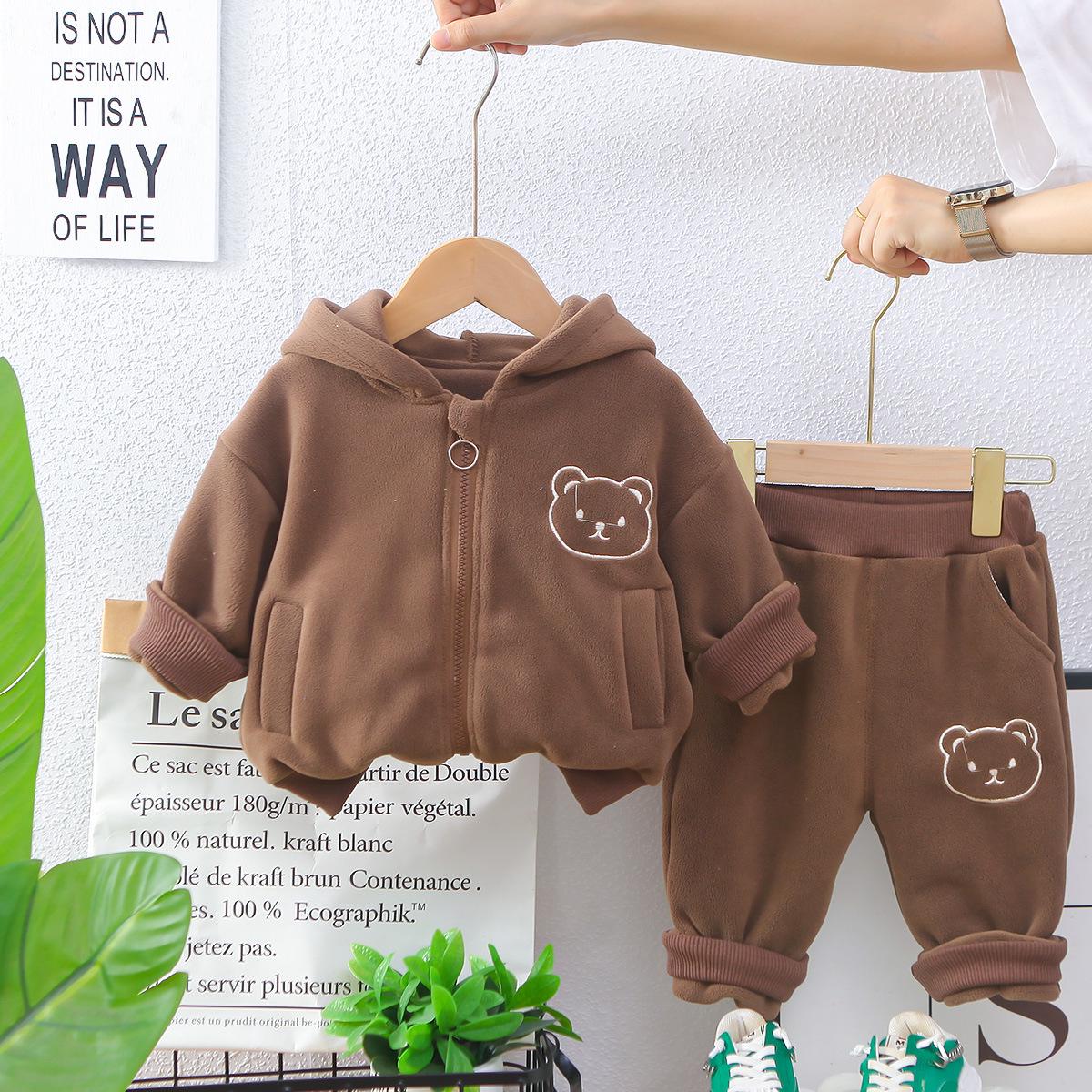 

Трендовая зимняя мода для мальчиков 2024: Детский утолщенный жилет, набор из трех предметов 130 cm