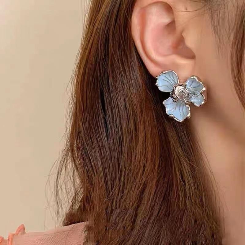 New Flower Earrings, Blue Iris, High Grade, Light Luxury, Sweet, Small Female Earrings, Suitable for Party and Banquet Wear