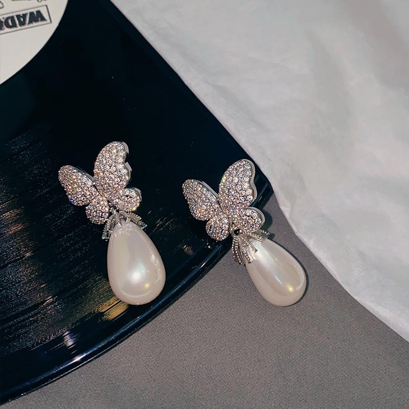 

Серьги-подвески «Бабочка с жемчугом барокко и стразами» – Элегантные украшения высокого класса с международным шармом серебряный