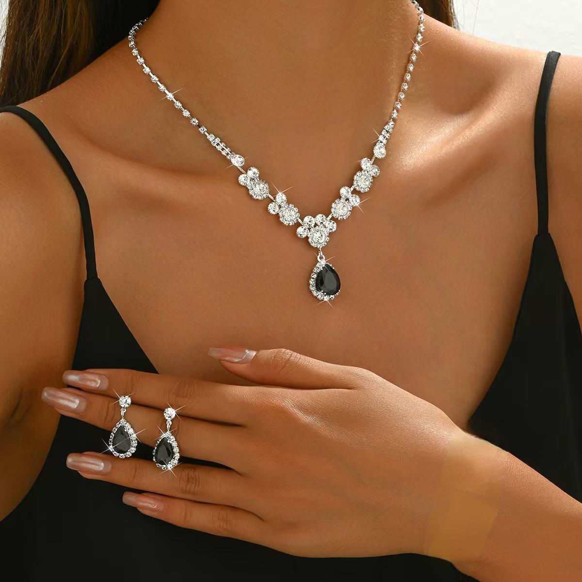 

Свадебный костюм, свадебное платье, ожерелье с каплями воды и цирконами, браслет, серьги, браслет, ювелирные изделия из трех частей.