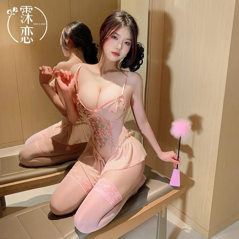 Sexy lingerie, pure desire, deep V-embroidered crotch princess skirt, perspective mesh one-piece woman