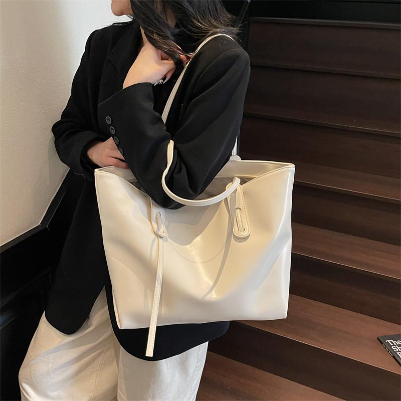 Large Capacity Tote Bag with Dual Handles Stylish Women's Shoulder Bag for Work Shopping and Everyday Use