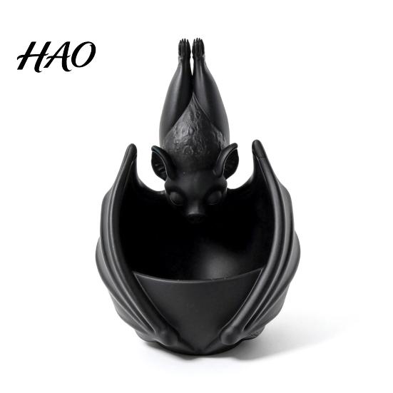 Outdoor Hanging Succulents Container Bat Plant Pot, Gothic Planter for Flowers & Vines, Unique Black Retro Style Statue Decor, Garden Balcony