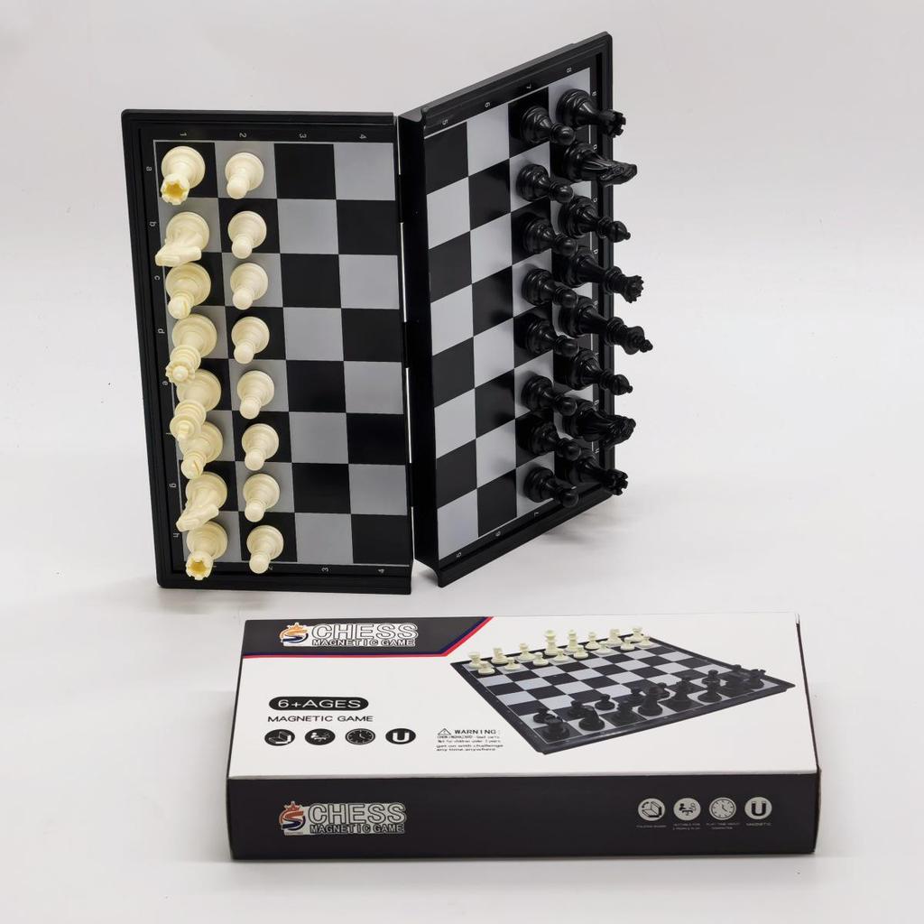 Magnetic Folding Chess Set for Primary Students: Portable Black & White Pieces for Competition