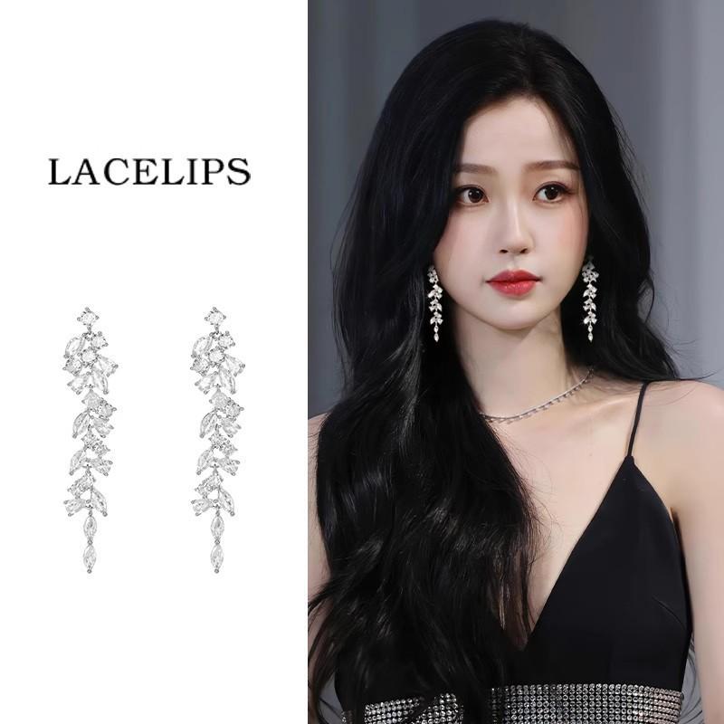 Silver needle flash zircon earrings, women's exquisite temperament stud earrings, spring and summer earrings.