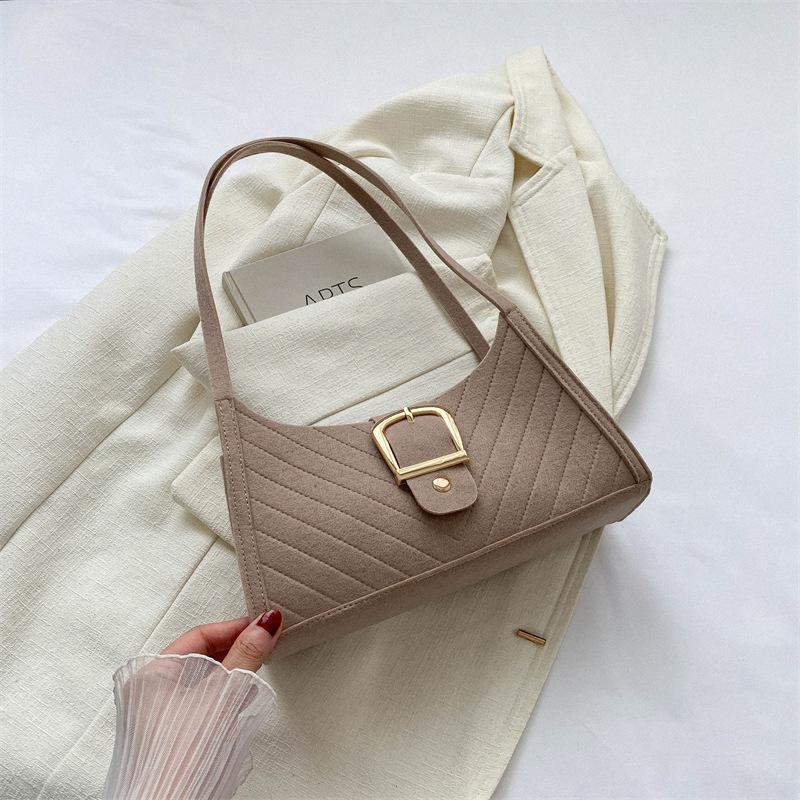 

Felt cloth fashion women s commuter texture handbag 2025 summer simple foreign style shoulder underarm bag striped bag хаки