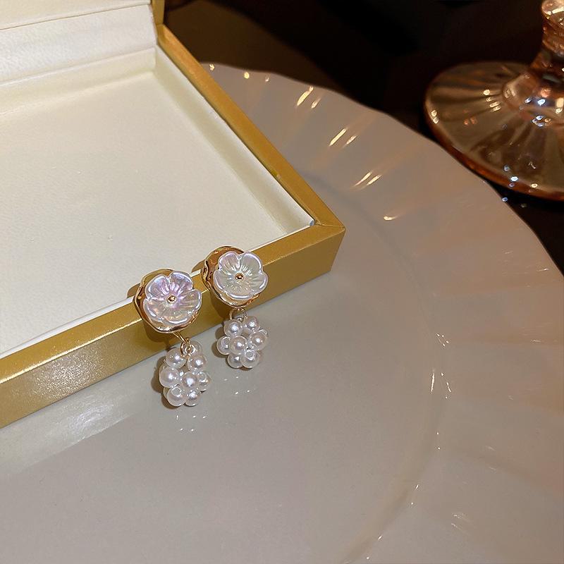 "Retro Silver Needle Irregular Pearl French Earrings - Niche Design and Fashionable"