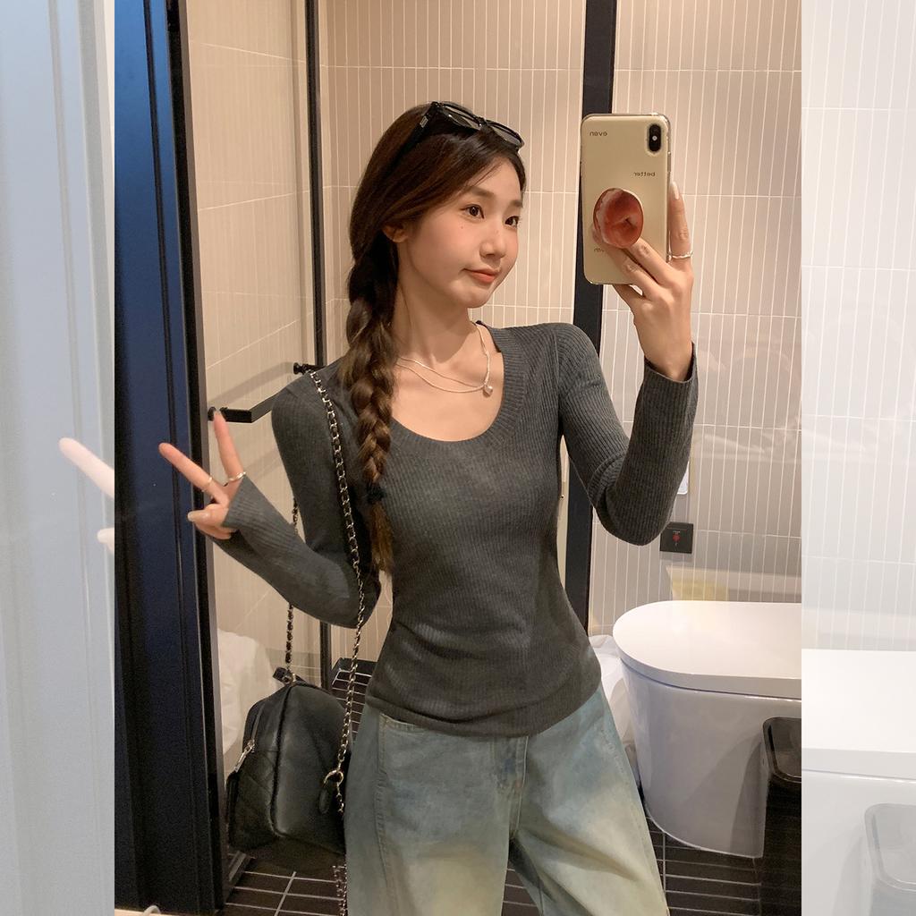 Off-white U-neck with exposed collarbone, front shoulder, long-sleeved knitted bottoming shirt inside, wear it in early autumn, waist, top for women